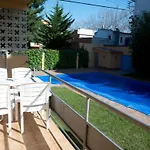 Con Piscina En *
