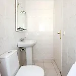 Con Piscina En アパート