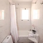 Con Piscina En アパート サガロ