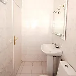 Con Piscina En アパート サガロ