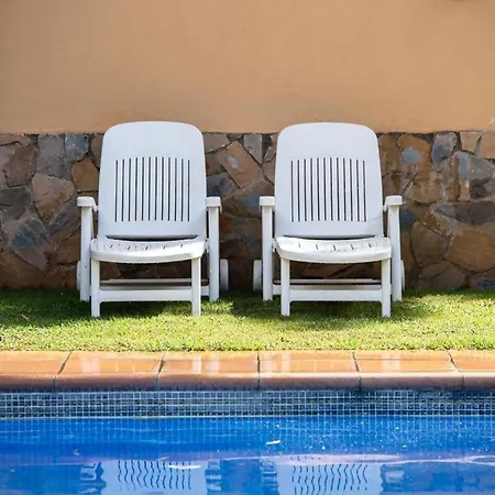 Con Piscina En アパート *