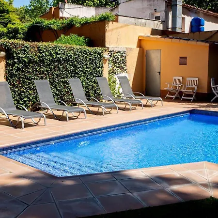 Con Piscina En アパート