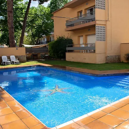 Con Piscina En アパート *